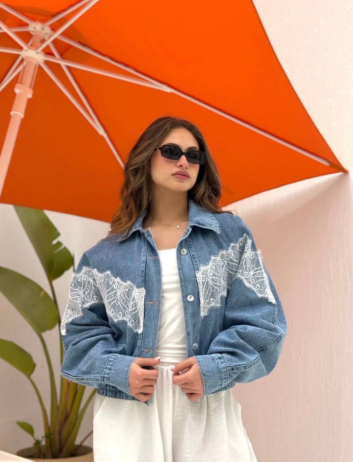 Lace Panel Denim Jacket | جاكت جينز بدانتيل - صورة 2 | Elite EG