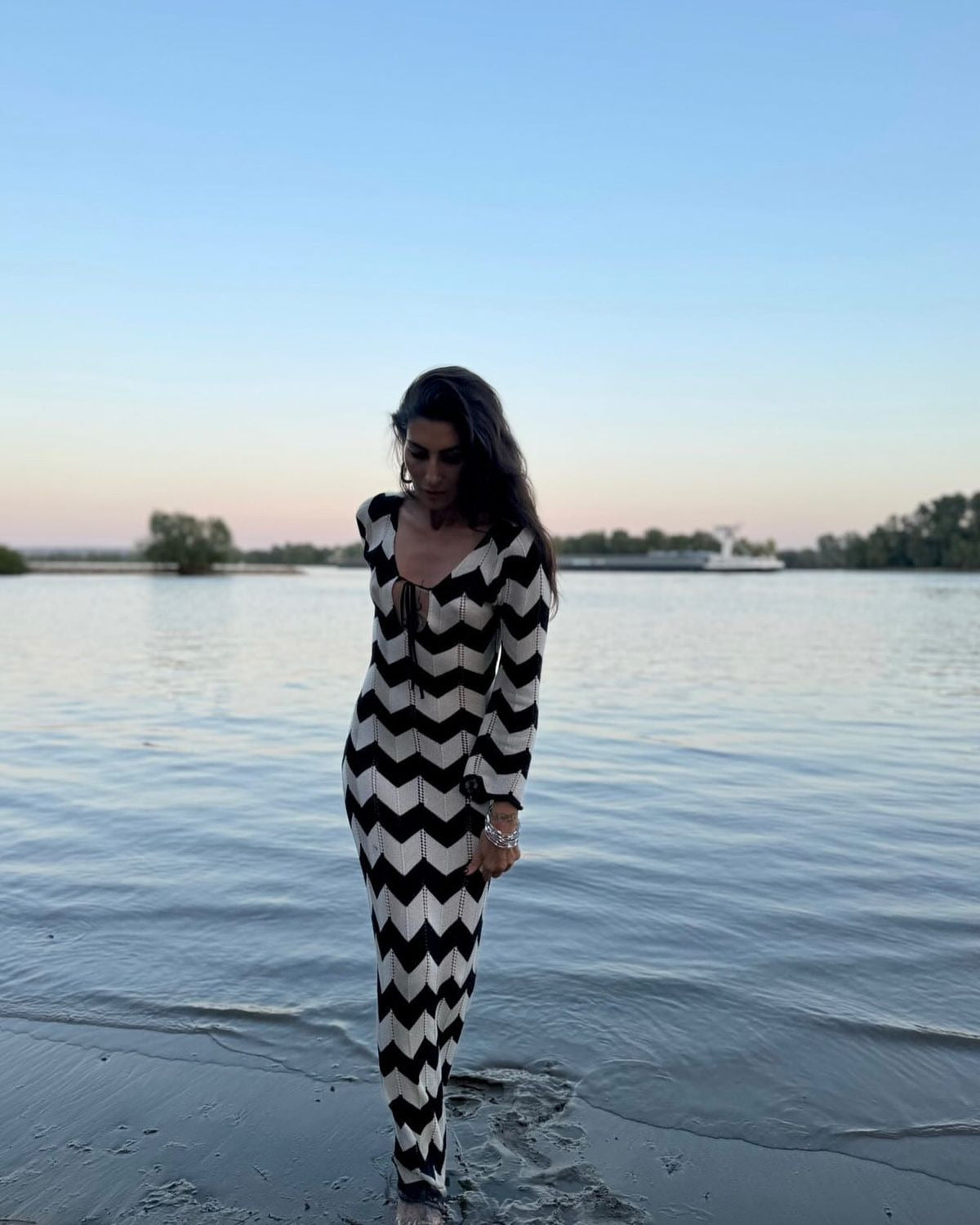 Zigzag Crochet Maxi Dress | فستان كروشيه ماكسي - صورة 5 | Elite EG