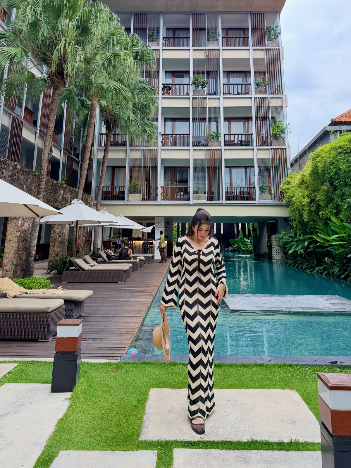 Zigzag Crochet Maxi Dress | فستان كروشيه ماكسي - صورة 4 | Elite EG