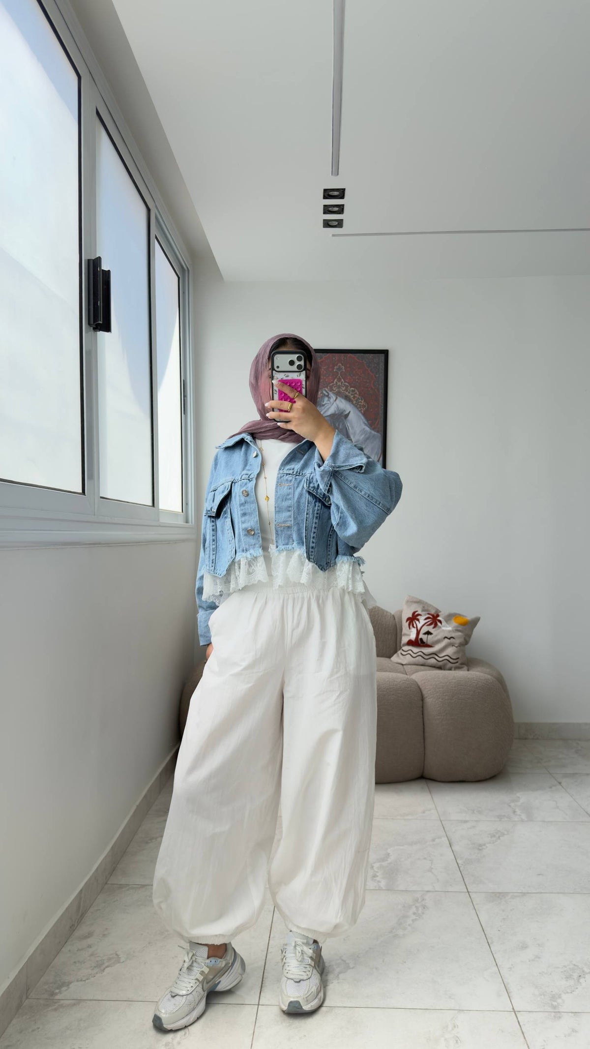 Lace Hem Cropped Denim Jacket | جاكت جينز قصير بدانتيل - صورة 4 | Elite EG