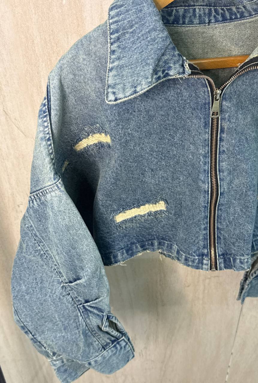 Slash Cropped Denim Jacket | جاكت جينز قصير - صورة 4 | Elite EG